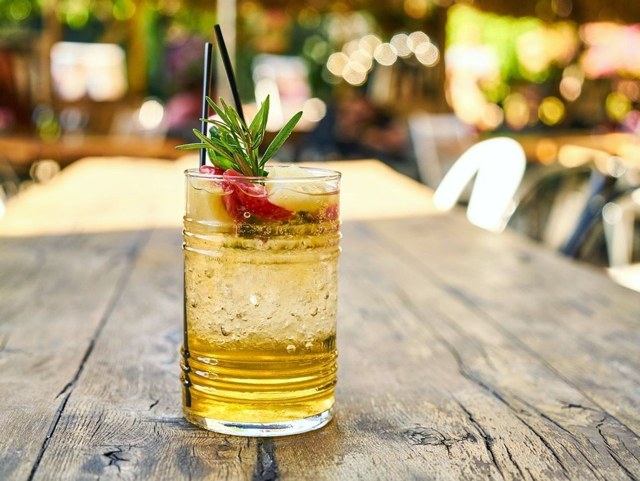 Bebidas naturales con frutas locales
